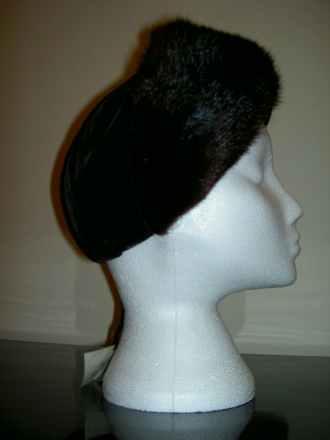 Side view - look at the lovely sweeping curve of the mink